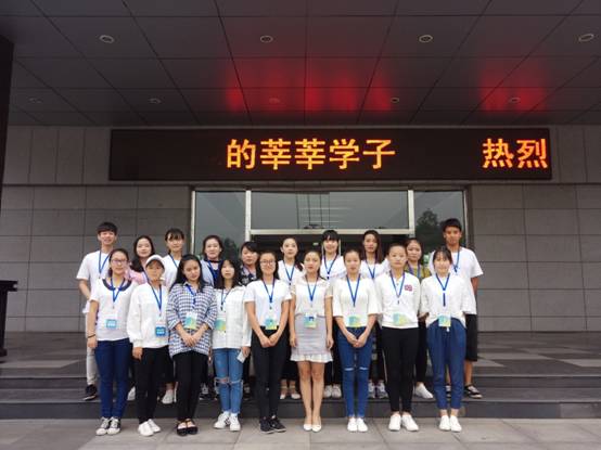 学管系学生会迎新工作人员